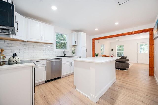 419 Mount Zion SW Road, Hapeville, GA 30354