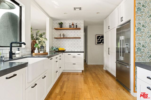 5808 Vicstone Court, Culver City, CA 90232