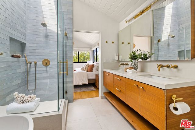 5808 Vicstone Court, Culver City, CA 90232