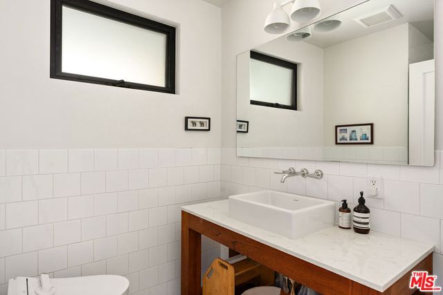 5808 Vicstone Court, Culver City, CA 90232