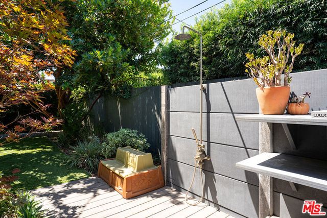 5808 Vicstone Court, Culver City, CA 90232