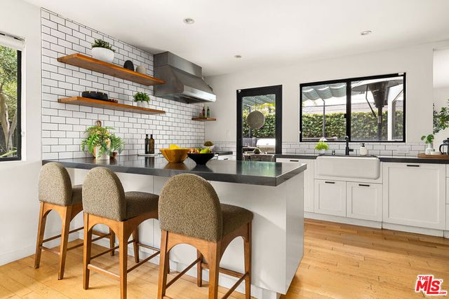 5808 Vicstone Court, Culver City, CA 90232