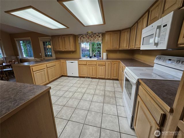 1121 E Old Ranch Rd, Allyn, WA 98524