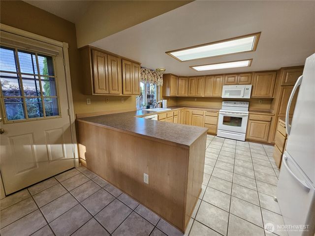 1121 E Old Ranch Rd, Allyn, WA 98524