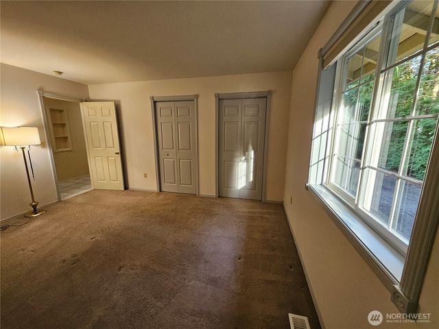 1121 E Old Ranch Rd, Allyn, WA 98524