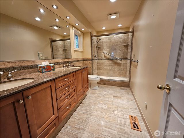 1121 E Old Ranch Rd, Allyn, WA 98524