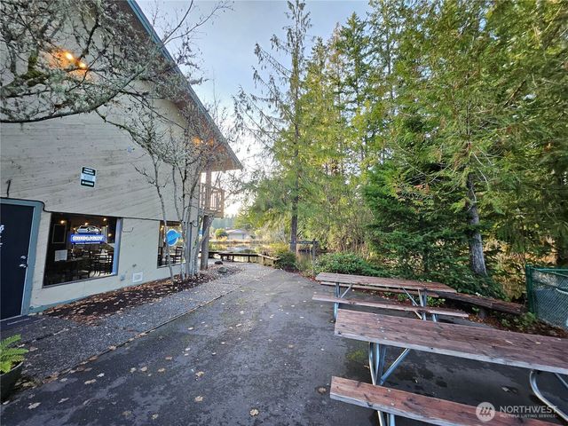 1121 E Old Ranch Rd, Allyn, WA 98524