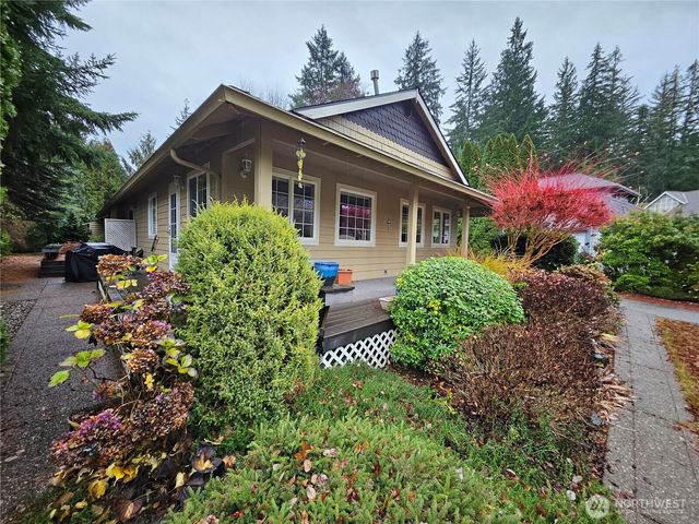 1121 E Old Ranch Rd, Allyn, WA 98524