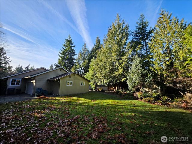 1121 E Old Ranch Rd, Allyn, WA 98524