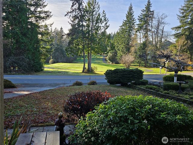 1121 E Old Ranch Rd, Allyn, WA 98524