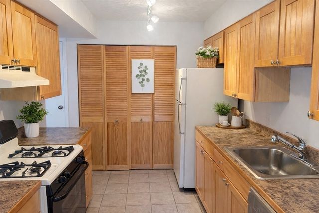 26 Laurelwood Dr 26, Stoughton, MA 02072