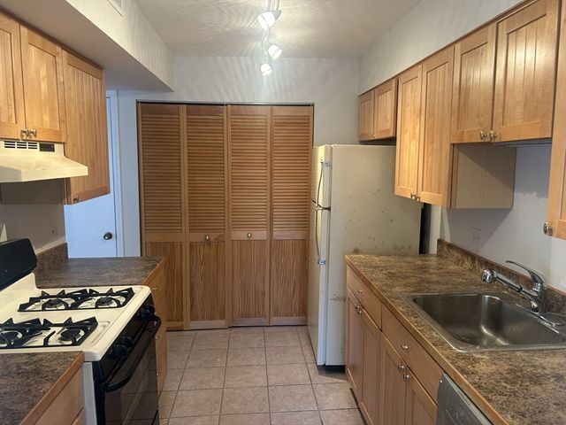 26 Laurelwood Dr 26, Stoughton, MA 02072