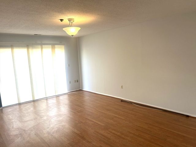 26 Laurelwood Dr 26, Stoughton, MA 02072