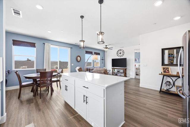 7903 Rock Port Avenue, Bakersfield, CA 93313