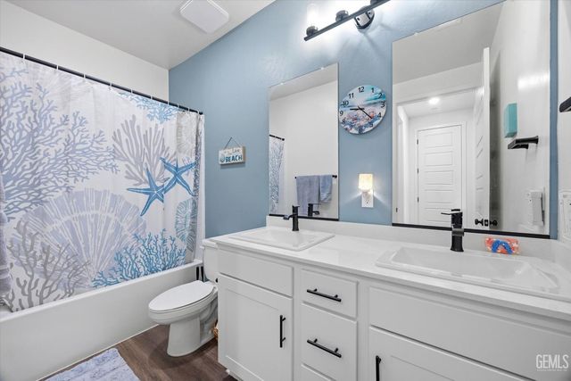7903 Rock Port Avenue, Bakersfield, CA 93313