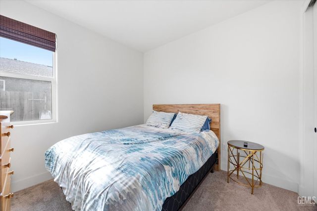7903 Rock Port Avenue, Bakersfield, CA 93313