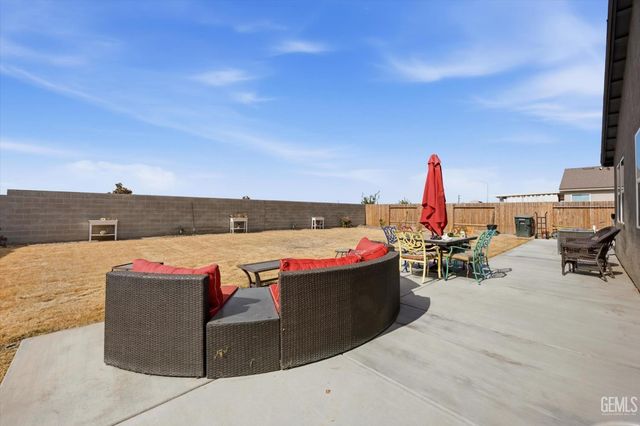 7903 Rock Port Avenue, Bakersfield, CA 93313