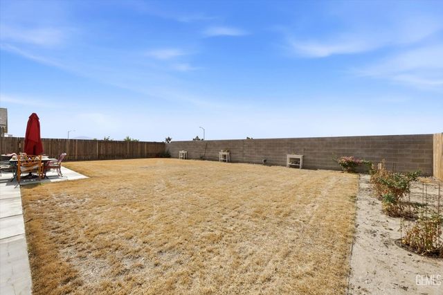7903 Rock Port Avenue, Bakersfield, CA 93313