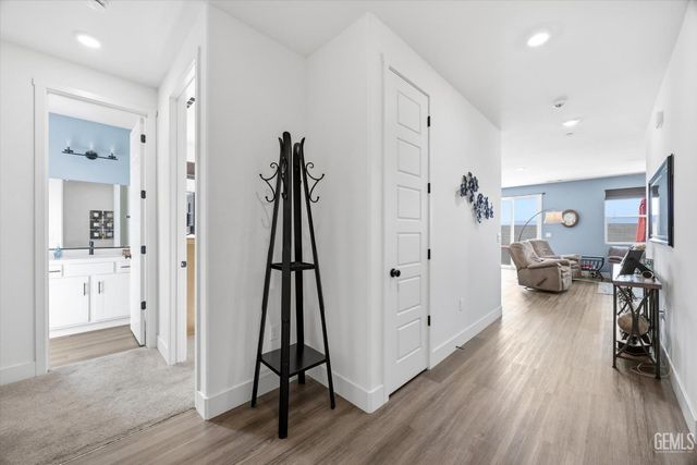 7903 Rock Port Avenue, Bakersfield, CA 93313