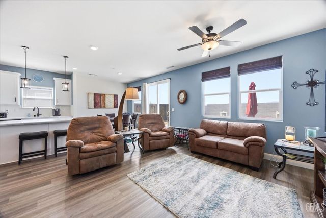 7903 Rock Port Avenue, Bakersfield, CA 93313