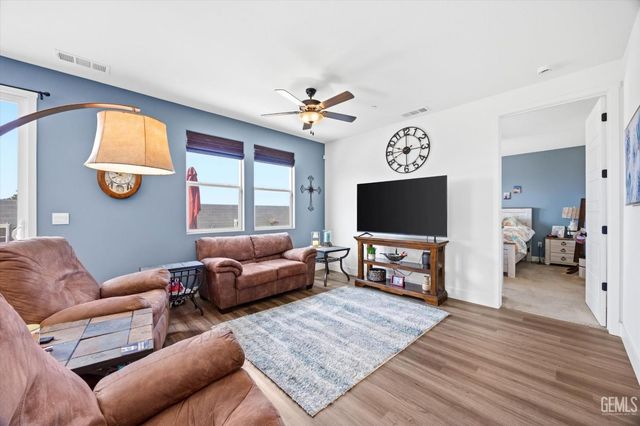 7903 Rock Port Avenue, Bakersfield, CA 93313