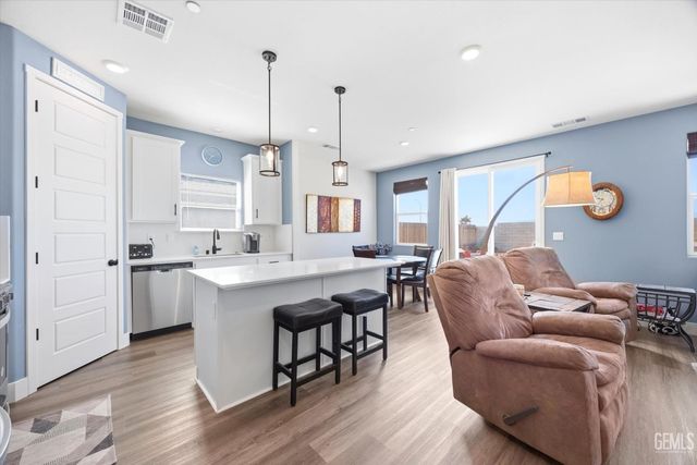 7903 Rock Port Avenue, Bakersfield, CA 93313