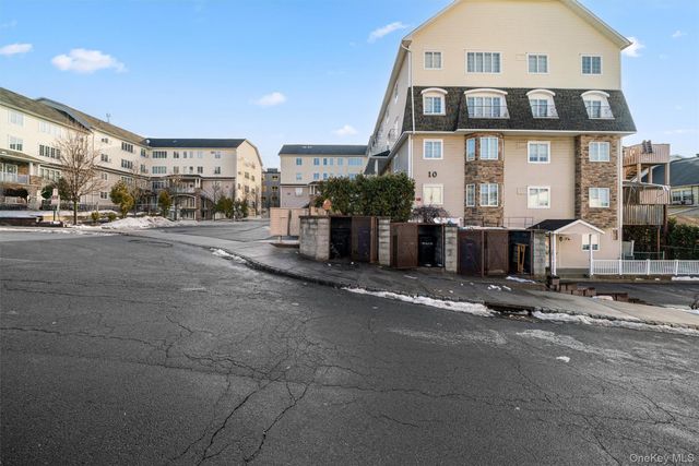 10 Lemberg Court 401, Monroe, NY 10950