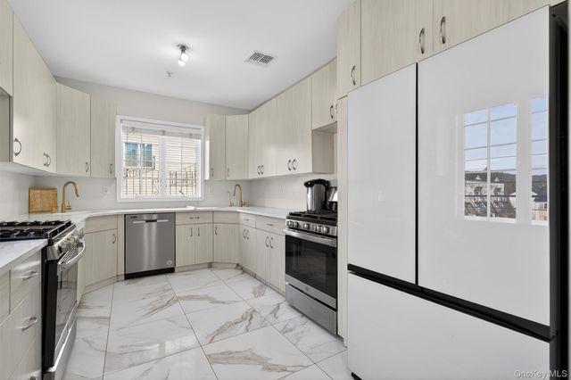 10 Lemberg Court 401, Monroe, NY 10950