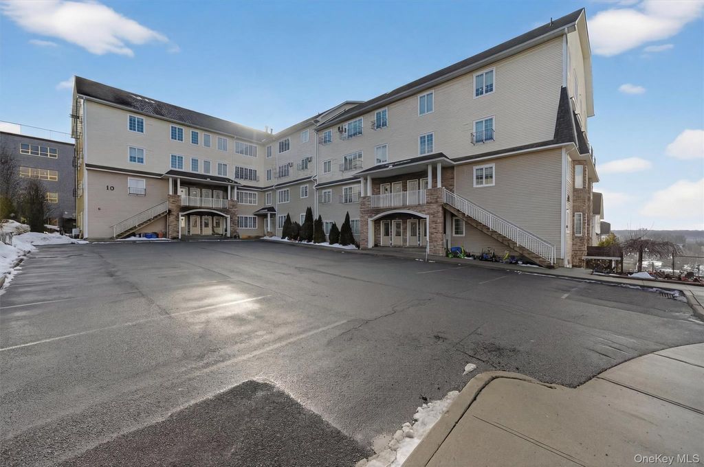 10 Lemberg Court 401, Monroe, NY 10950