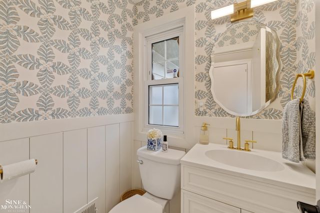 1301 Torrey Road, Grosse Pointe Woods, MI 48236