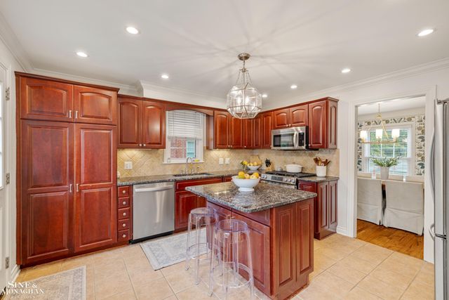 1301 Torrey Road, Grosse Pointe Woods, MI 48236