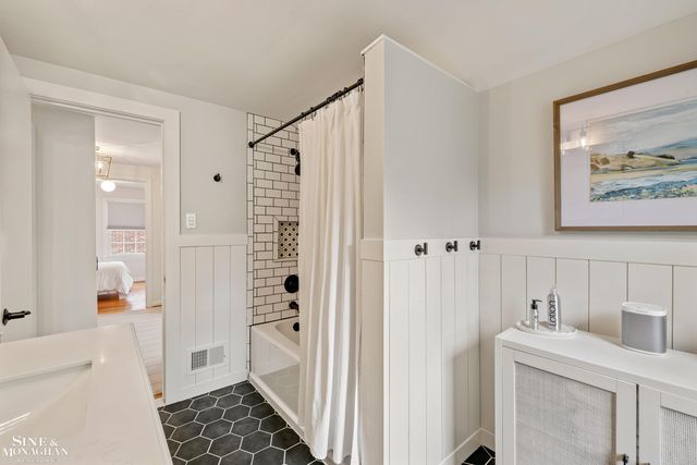 1301 Torrey Road, Grosse Pointe Woods, MI 48236