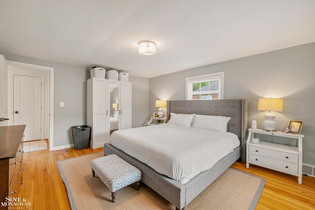 1301 Torrey Road, Grosse Pointe Woods, MI 48236