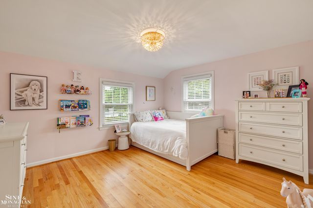 1301 Torrey Road, Grosse Pointe Woods, MI 48236