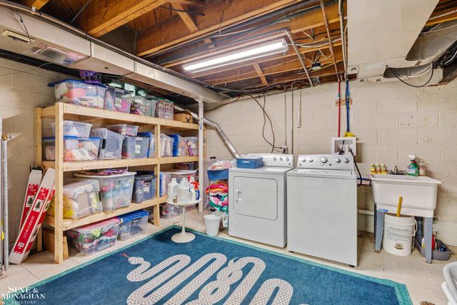 1301 Torrey Road, Grosse Pointe Woods, MI 48236