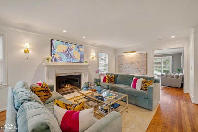 1301 Torrey Road, Grosse Pointe Woods, MI 48236