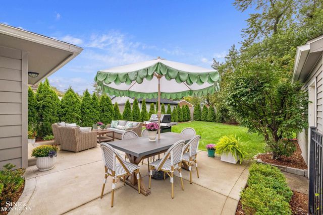 1301 Torrey Road, Grosse Pointe Woods, MI 48236
