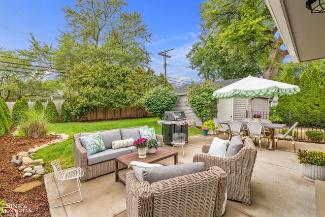 1301 Torrey Road, Grosse Pointe Woods, MI 48236