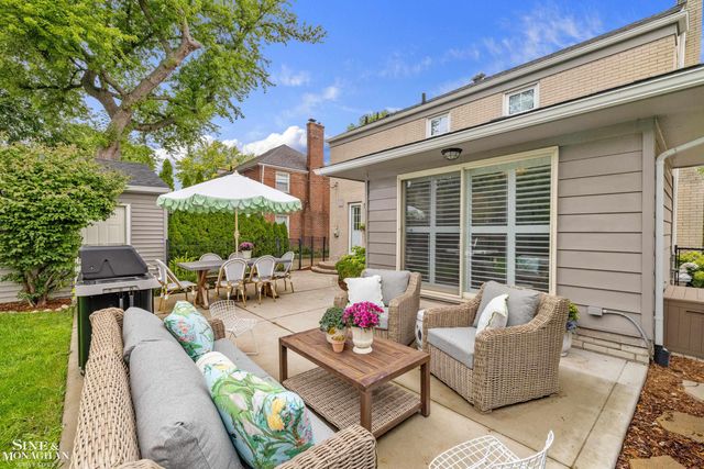 1301 Torrey Road, Grosse Pointe Woods, MI 48236
