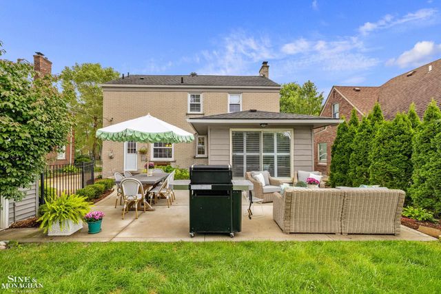 1301 Torrey Road, Grosse Pointe Woods, MI 48236