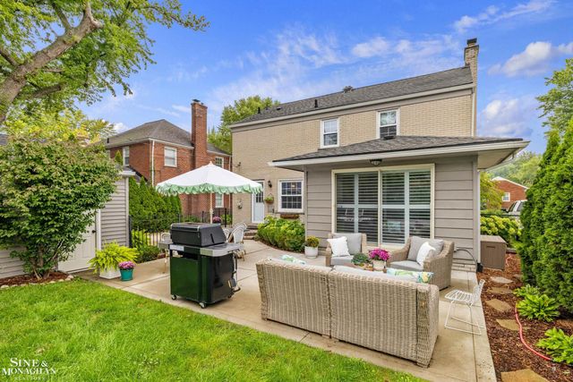 1301 Torrey Road, Grosse Pointe Woods, MI 48236