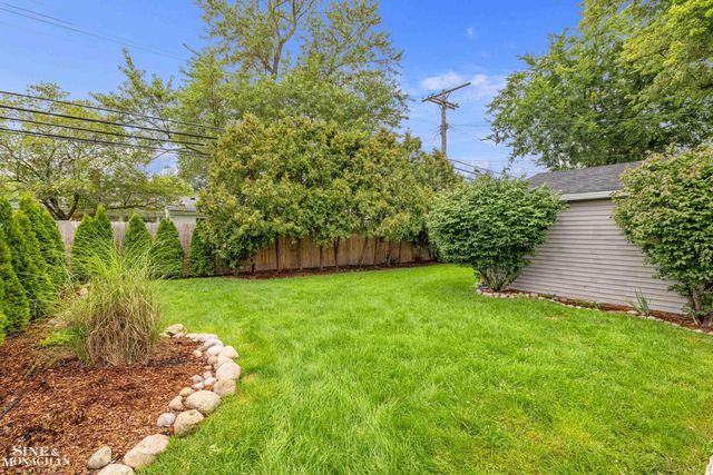 1301 Torrey Road, Grosse Pointe Woods, MI 48236