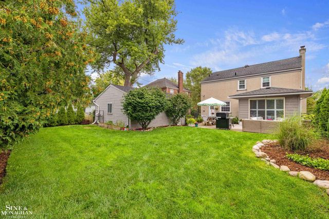 1301 Torrey Road, Grosse Pointe Woods, MI 48236