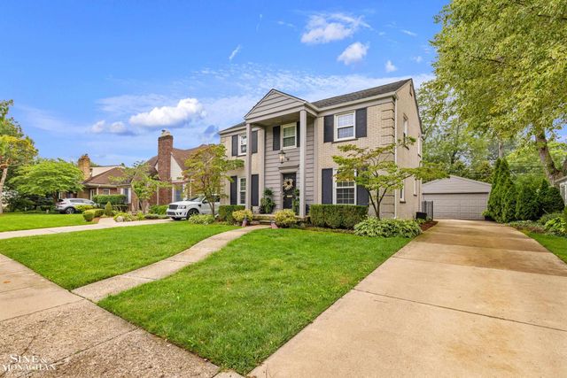 1301 Torrey Road, Grosse Pointe Woods, MI 48236