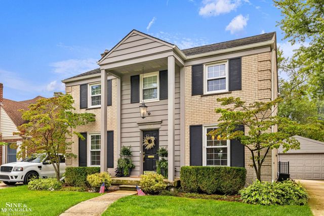 1301 Torrey Road, Grosse Pointe Woods, MI 48236