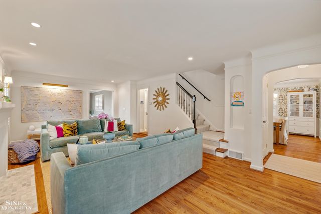 1301 Torrey Road, Grosse Pointe Woods, MI 48236