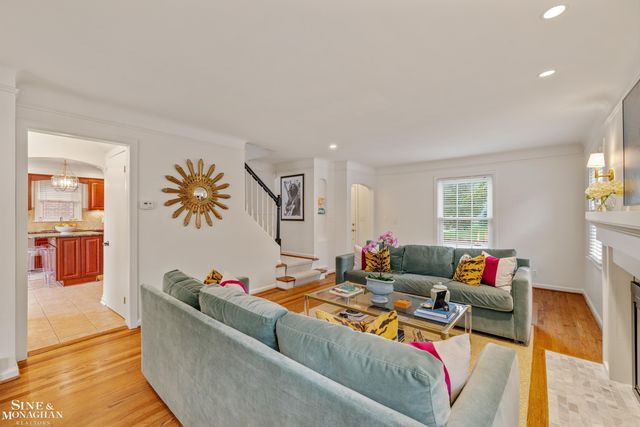 1301 Torrey Road, Grosse Pointe Woods, MI 48236