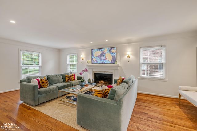 1301 Torrey Road, Grosse Pointe Woods, MI 48236