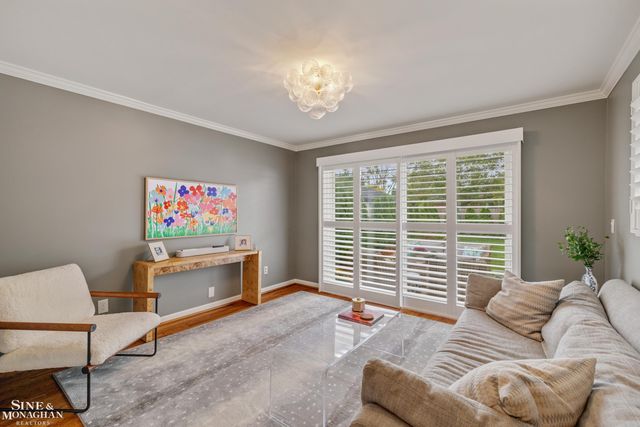 1301 Torrey Road, Grosse Pointe Woods, MI 48236