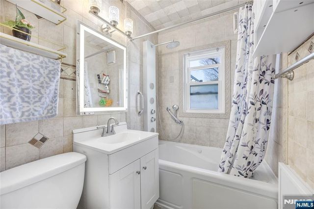 38 Henry Street, Elmwood Park, NJ 07407